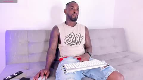 Snapshot of tyron_rulers chatting on February 4, 11:06 pm Dvid Rullers online show from February 4, 11:06 pm