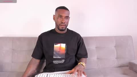 Snapshot of tyron_rulers chatting on March 5, 9:17 pm Dvid Rullers online show from March 5, 9:17 pm