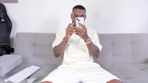 Snapshot of tyron_rulers chatting on March 9, 7:59 pm Dvid Rullers online show from March 9, 7:59 pm