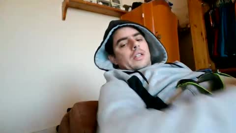 Snapshot of uglyyounlad chatting on January 3, 2:51 pm uglyyounlad online show from January 3, 2:51 pm