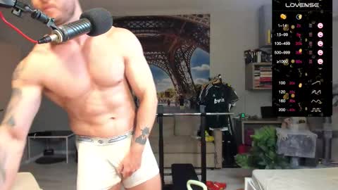Snapshot of ukgymboy chatting on September 8, 8:52 pm James Iron online show from September 8, 8:52 pm