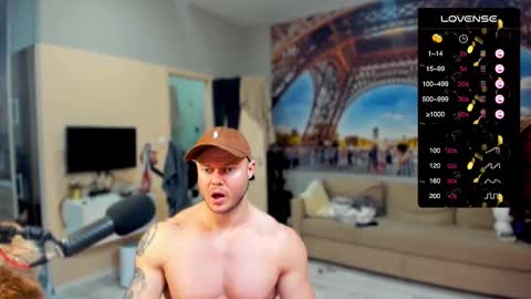 Snapshot of ukgymboy chatting on October 19, 12:08 pm James Iron online show from October 19, 12:08 pm