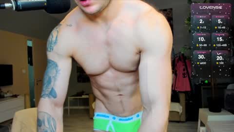 Snapshot of ukgymboy chatting on January 28, 10:01 pm James Iron online show from January 28, 10:01 pm