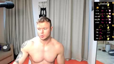 Snapshot of ukgymboy chatting on September 14, 11:56 am James Iron online show from September 14, 11:56 am
