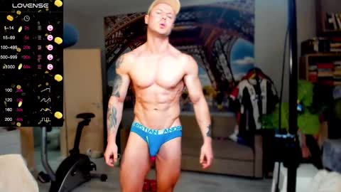 Snapshot of ukgymboy chatting on October 24, 11:56 am James Iron online show from October 24, 11:56 am