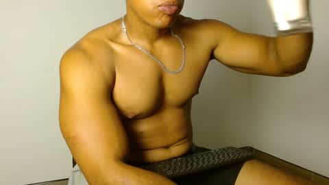 Snapshot of ulisess15 chatting on January 2, 4:20 am Felipe model independent online show from January 2, 4:20 am