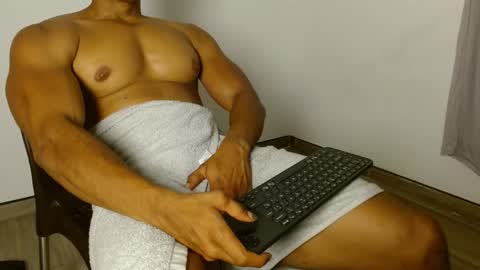 Snapshot of ulisess15 chatting on December 28, 3:47 am Felipe model independent online show from December 28, 3:47 am