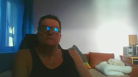 Snapshot of ulmeni4 chatting on January 12, 1:37 pm ulmeni4 online show from January 12, 1:37 pm