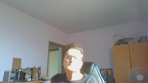 Snapshot of ulmeni4 chatting on March 4, 11:08 am ulmeni4 online show from March 4, 11:08 am