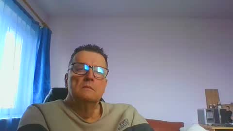 Snapshot of ulmeni4 chatting on January 17, 10:33 am ulmeni4 online show from January 17, 10:33 am
