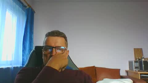 Snapshot of ulmeni4 chatting on December 2, 10:16 am ulmeni4 online show from December 2, 10:16 am