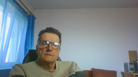 Snapshot of ulmeni4 chatting on February 21, 10:17 am ulmeni4 online show from February 21, 10:17 am