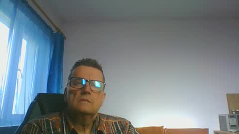 Snapshot of ulmeni4 chatting on March 12, 12:15 pm ulmeni4 online show from March 12, 12:15 pm