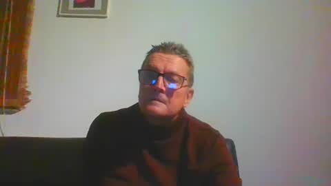 Snapshot of ulmeni4 chatting on December 25, 8:07 pm ulmeni4 online show from December 25, 8:07 pm