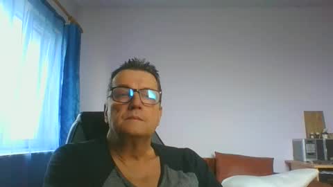 Snapshot of ulmeni4 chatting on January 7, 7:43 am ulmeni4 online show from January 7, 7:43 am