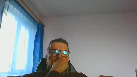 Snapshot of ulmeni4 chatting on December 6, 11:00 am ulmeni4 online show from December 6, 11:00 am