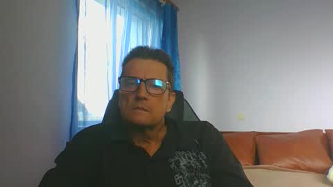 Snapshot of ulmeni4 chatting on October 15, 1:08 pm ulmeni4 online show from October 15, 1:08 pm