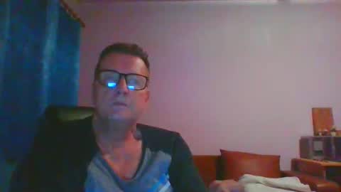Snapshot of ulmeni4 chatting on December 7, 8:38 pm ulmeni4 online show from December 7, 8:38 pm