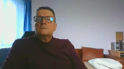 Snapshot of ulmeni4 chatting on December 4, 8:12 am ulmeni4 online show from December 4, 8:12 am