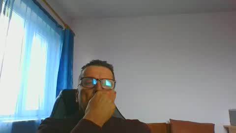 Snapshot of ulmeni4 chatting on December 3, 9:31 am ulmeni4 online show from December 3, 9:31 am