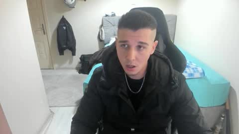 Snapshot of ulxer chatting on October 16, 8:39 pm hi im mike tyson - online show from October 16, 8:39 pm