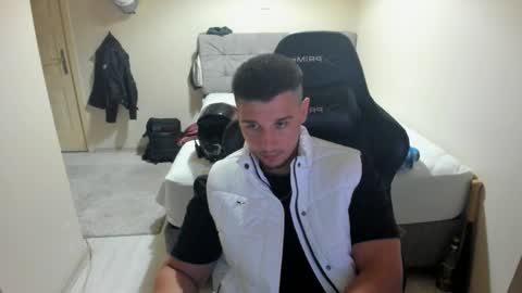 Snapshot of ulxer chatting on September 27, 7:34 pm hi im mike tyson - online show from September 27, 7:34 pm