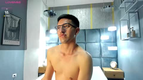 Snapshot of un_slutty chatting on October 7, 9:08 pm Un Slutty online show from October 7, 9:08 pm