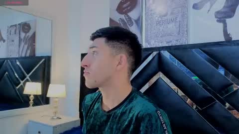 un_sluttyy online show from April 22, 11:37 am