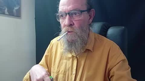 Uncle Hottie online show from April 3, 5:43 pm