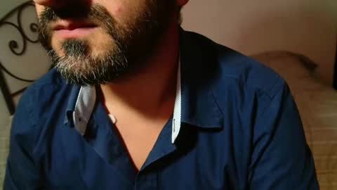 Snapshot of under_thedesk chatting on October 15, 8:27 pm Giov online show from October 15, 8:27 pm