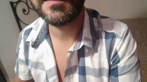 Snapshot of under_thedesk chatting on September 30, 8:45 pm Giov online show from September 30, 8:45 pm