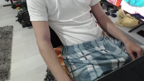 uniqueboy22 online show from April 22, 5:50 pm