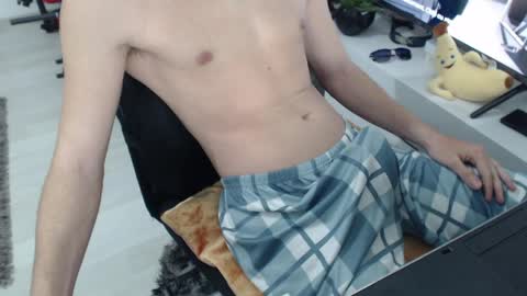 uniqueboy22 online show from April 27, 6:13 pm