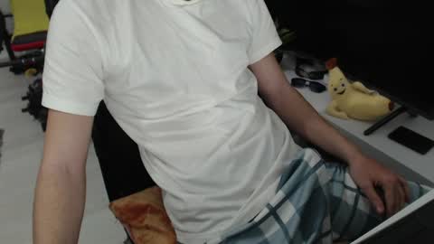 uniqueboy22 online show from April 21, 5:19 pm