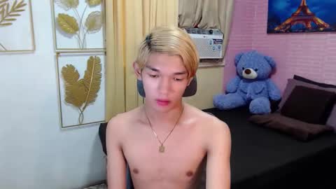 urasian_john20 online show from May 7, 2:44 am
