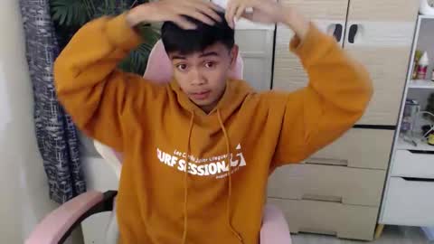 urasian_lloyd online show from February 4, 8:37 pm