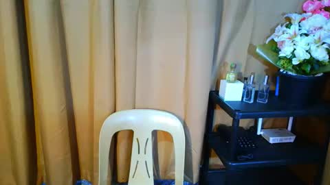 Snapshot of urasiancumboix2 chatting on October 24, 4:14 am urasiancumboix2 online show from October 24, 4:14 am