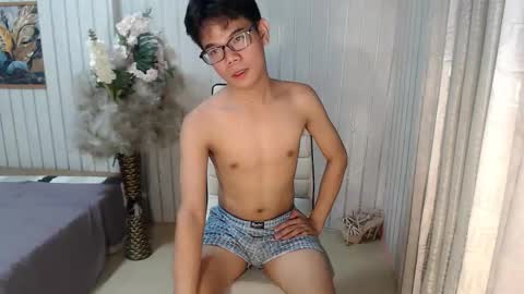 urdreamboy_doms online show from April 25, 6:27 pm