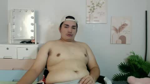 ure_fattytoy143 online show from June 18, 9:14 am