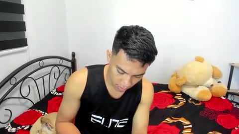 urfucker_vinz online show from April 27, 12:57 pm