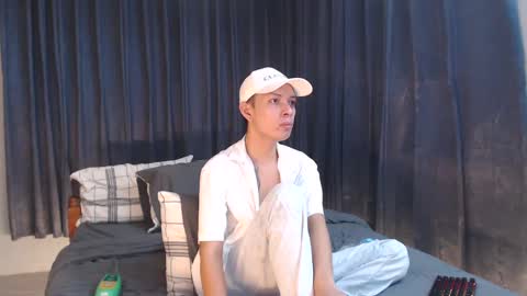 Snapshot of urpinoyasianx chatting on January 20, 12:28 pm Mel online show from January 20, 12:28 pm