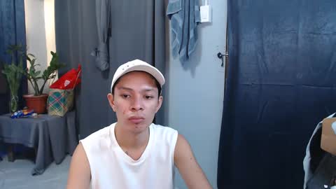Snapshot of urpinoyasianx chatting on February 28, 8:07 pm Mel online show from February 28, 8:07 pm