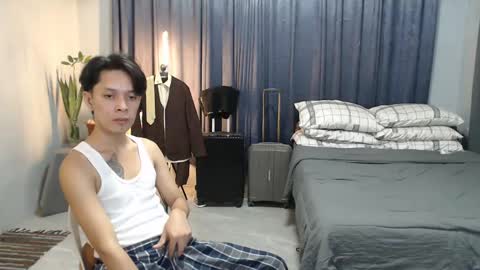 Snapshot of urpinoyasianx chatting on February 24, 1:24 am Mel online show from February 24, 1:24 am