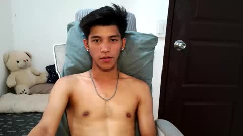 ursweetie_boy online show from April 22, 7:35 am
