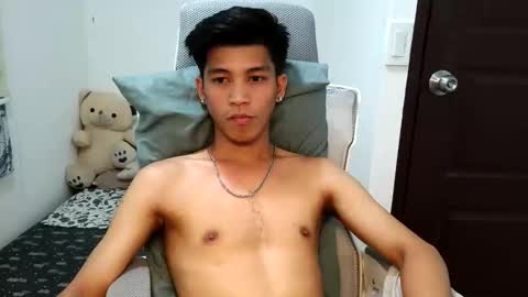 ursweetie_boy online show from April 15, 11:10 am