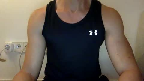 urxtoyboy online show from April 19, 8:11 pm