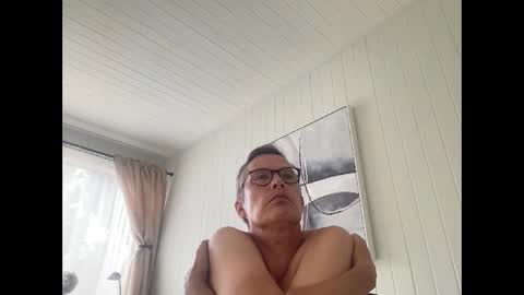 Snapshot of usablemale chatting on October 1, 11:08 pm P online show from October 1, 11:08 pm