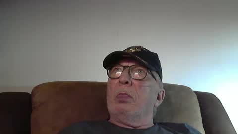 Snapshot of usmcmark63 chatting on February 23, 5:14 pm lookin for free fun online show from February 23, 5:14 pm