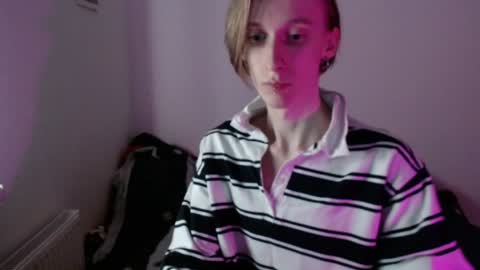 Snapshot of usuck364662 chatting on December 24, 3:26 pm Excuse me online show from December 24, 3:26 pm