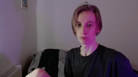 Snapshot of usuck364662 chatting on December 18, 3:00 pm Excuse me online show from December 18, 3:00 pm